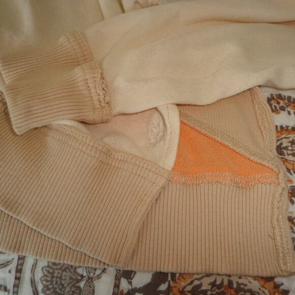 NWOT fp movement Boxy Cropped Top XS Raglan Long Sleeves Geo Design Natural Mult - Picture 10 of 13